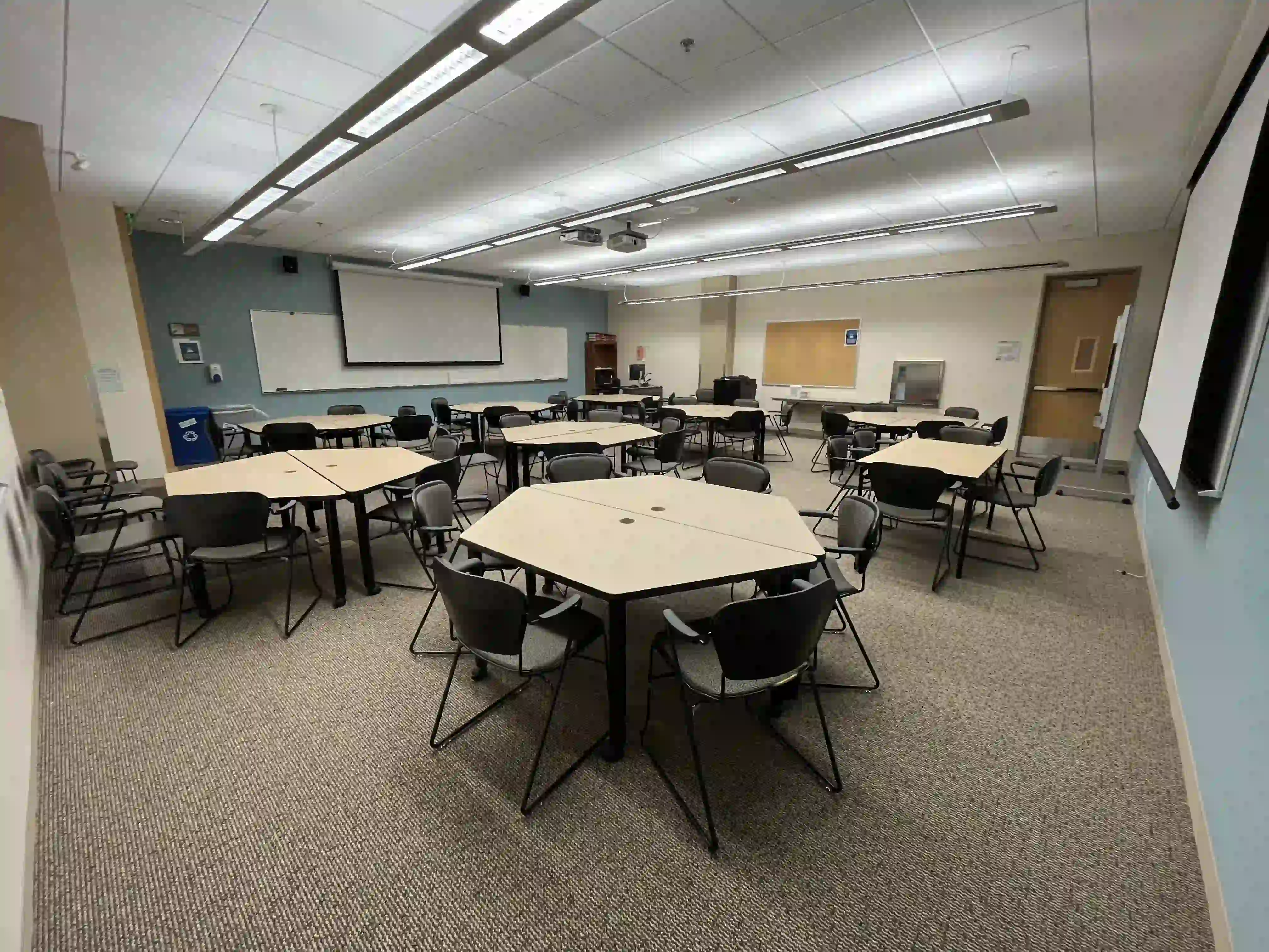 instruction-room-4400